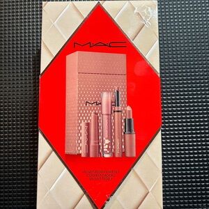 MAC Cosmetics Velvet Teddy Lipstick Set